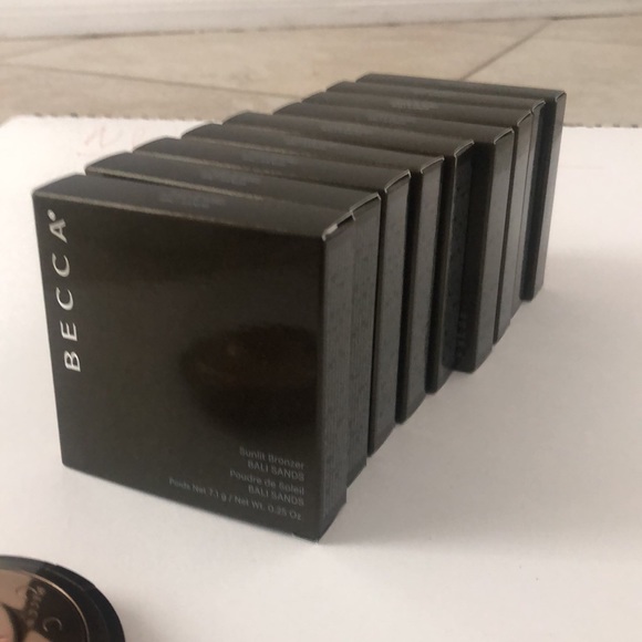 BECCA Cosmetics
Sunlit Bronzer - Picture 3 of 3